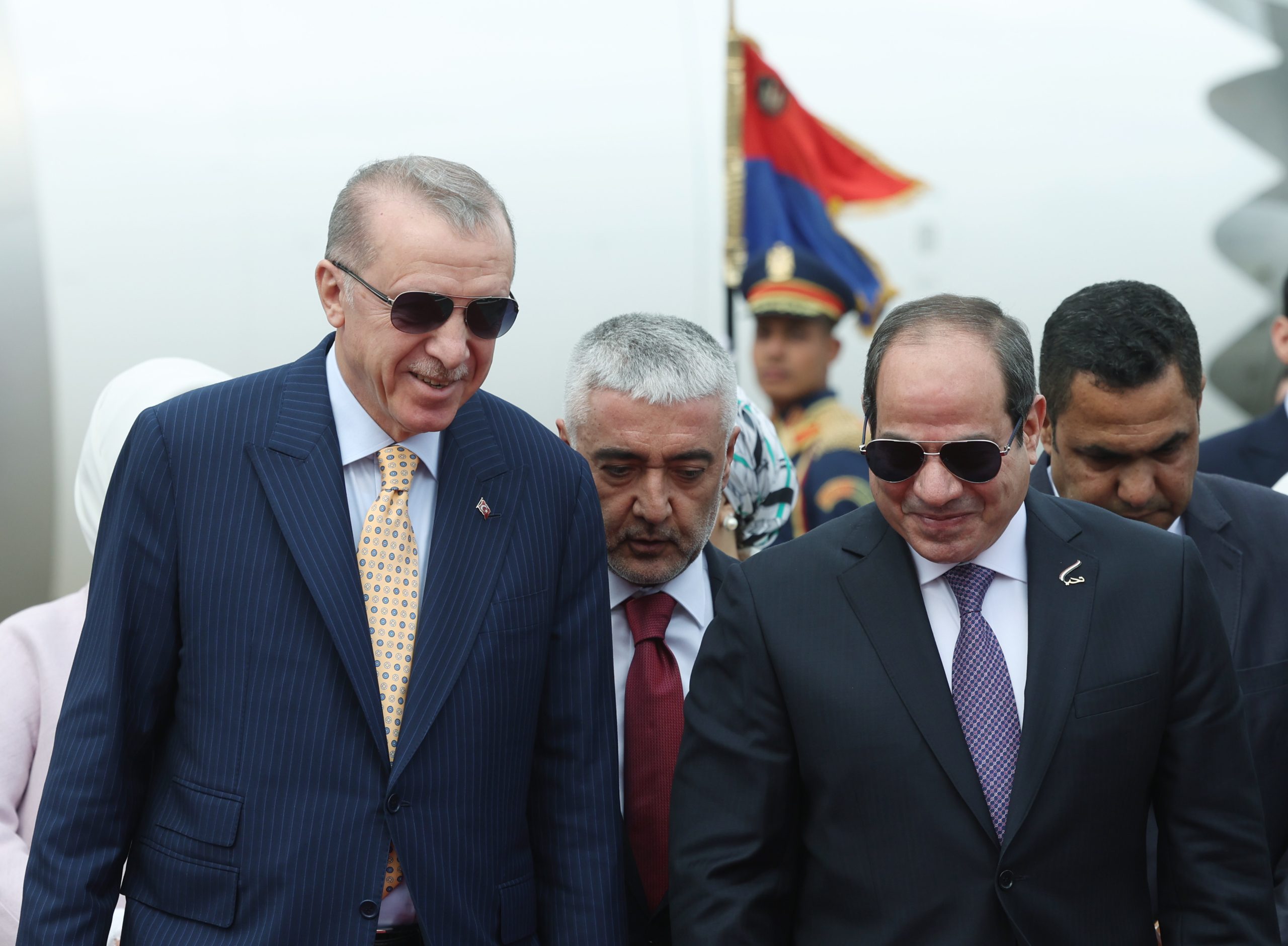 السيسي يعلن فتح “صفحة جديدة” مع تركيا.. تعهد مع أردوغان برفع التبادل التجاري إلى 15 مليار دولار 