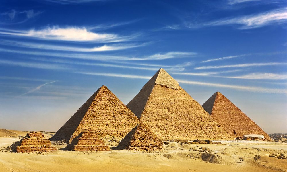 كيف بُنيت الأهرامات