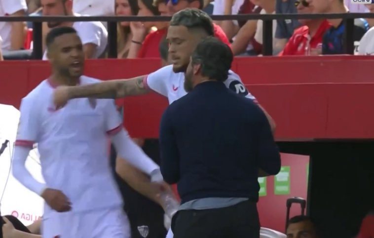 فيديو مشادة كلامية بين نجم المنتخب المغربي ومدرب فريقه الإسباني.. هكذا انتهت المشاجرة