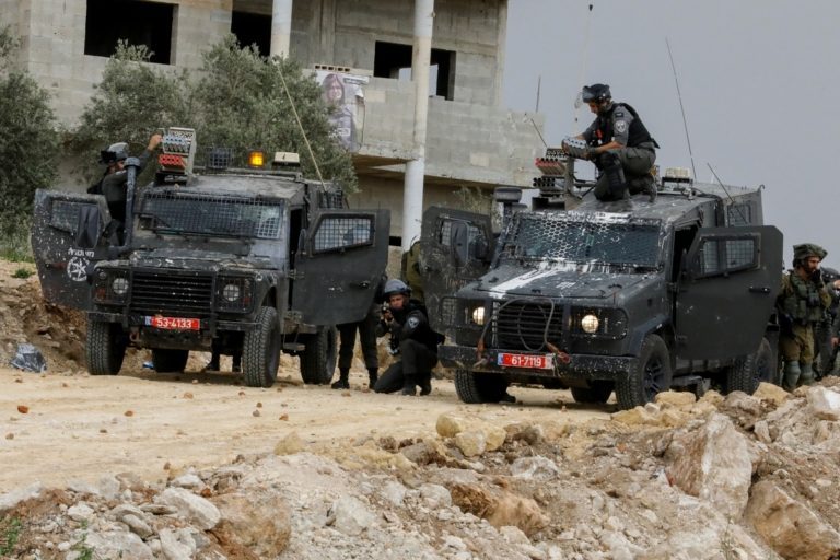 إعلام عبري: إصابة مستوطن إثر تعرضه للطعن في الضفة.. وجيش الاحتلال يجري تحقيقاً في الحادثة 