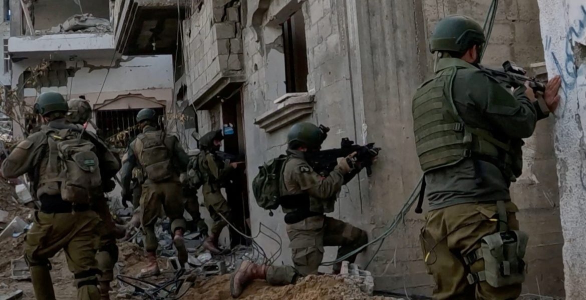 “القسام” و”سرايا القدس” تستهدفان آليات وجنوداً إسرائيليين بغزة.. والاحتلال يقر بمقتل 3 عسكريين بالقطاع 