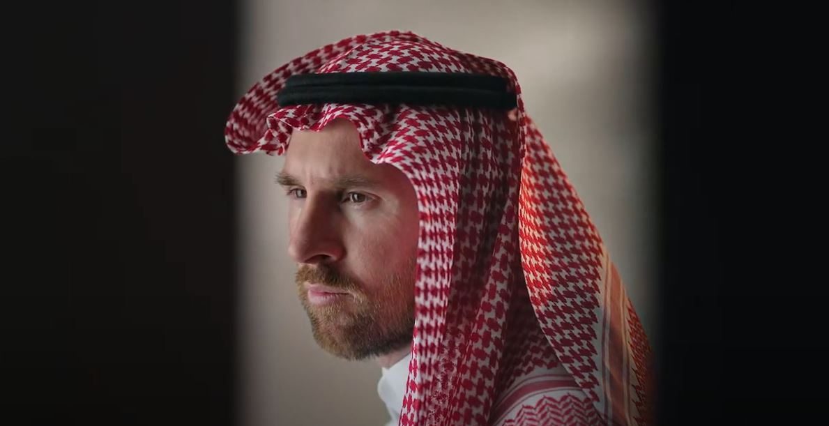 ليونيل ميسي بالزي السعودي