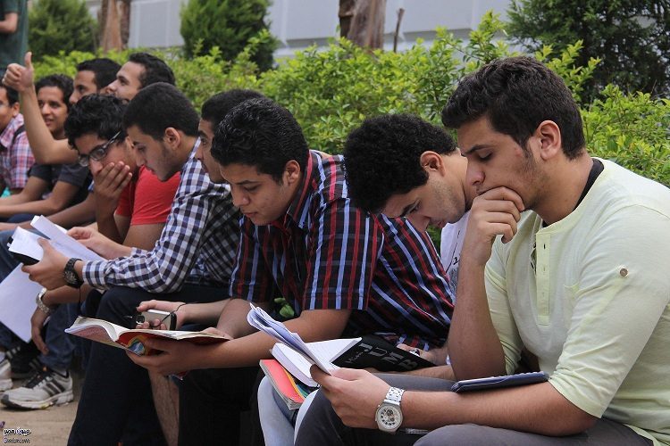 "طب أم هندسة؟".. حينما يتخفّى التمييز الاجتماعي في قناع علمي!