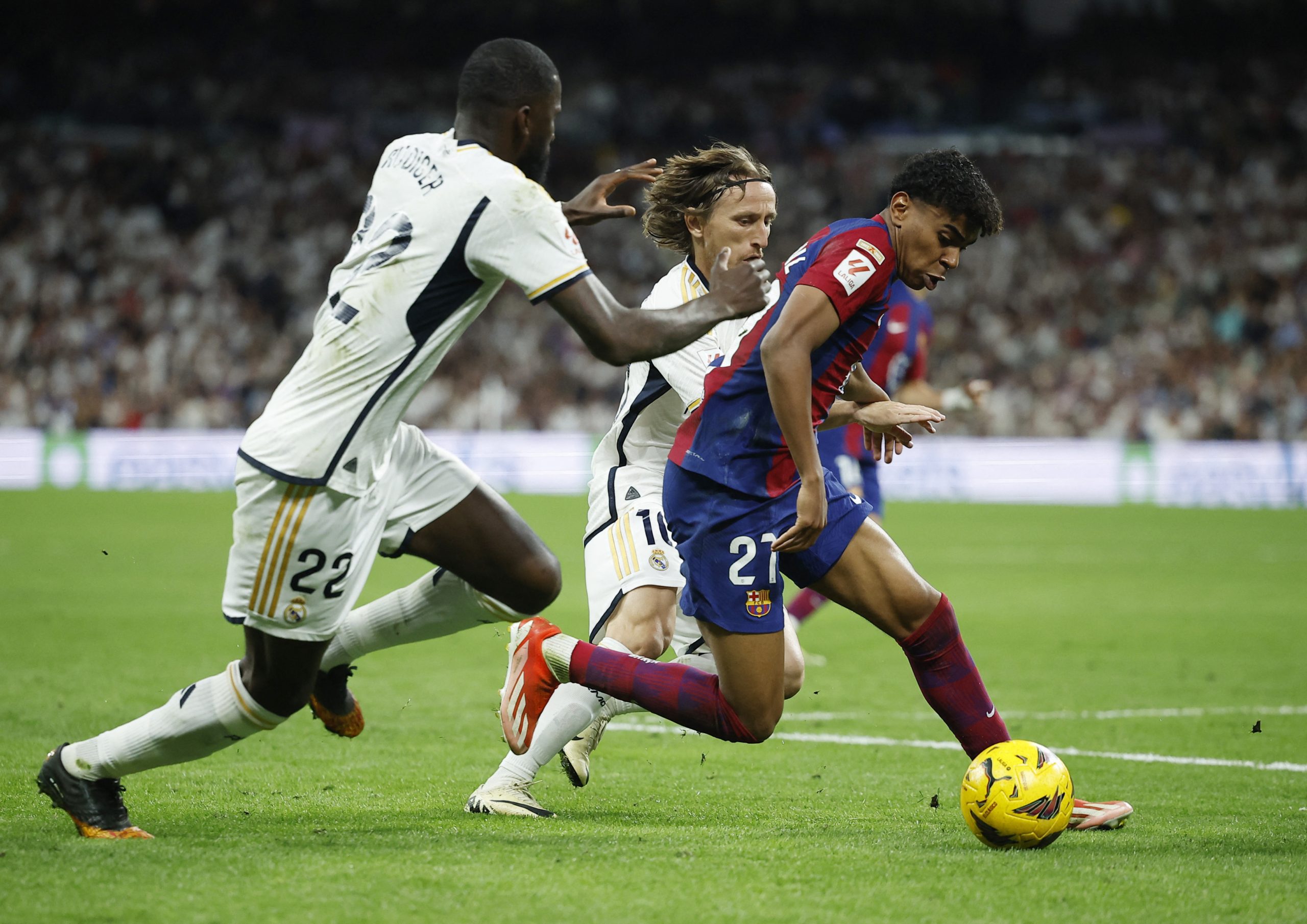رويترز/ رئيس نادي برشلونة سيطلب إعادة مباراة برشلونة وريال مدريد