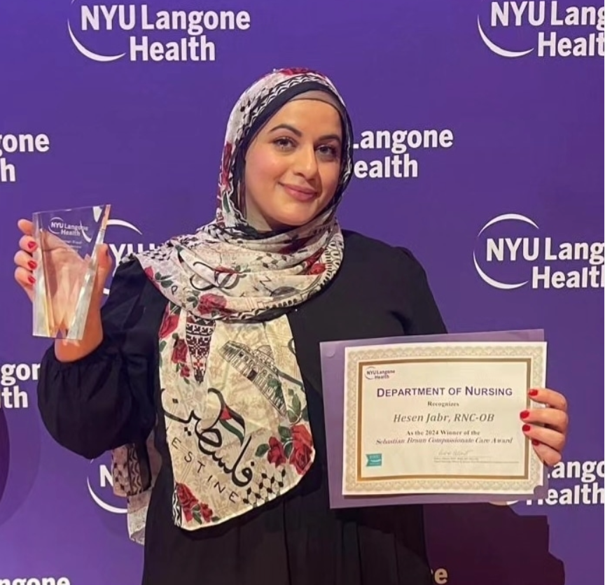 أشادت بنساء غزة فطُردت من عملها.. مستشفى أمريكي يفصل ممرضة من أصل فلسطيني لوصفها ما تفعله إسرائيل بـ”إبادة جماعية”