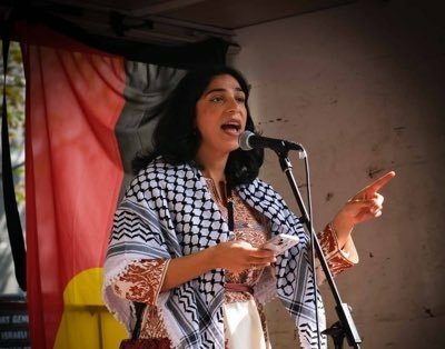 شابة فلسطينية تقود “الحراك الطلابي” في أستراليا ضد الاحتلال.. دانا الشاعر: أمضيت حياتي تحت سيطرة الاحتلال