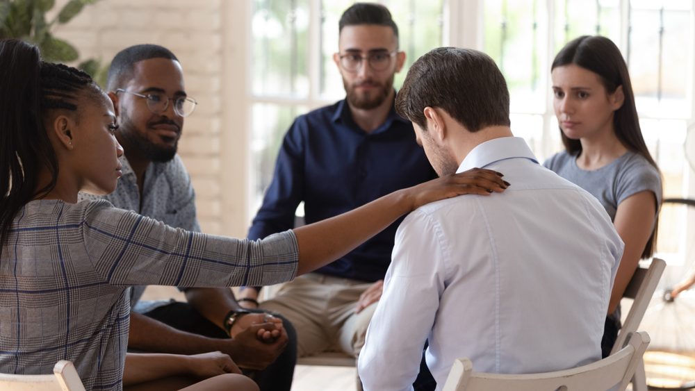 أشخاص يعانون من أنواع مختلفة من الاكتئاب