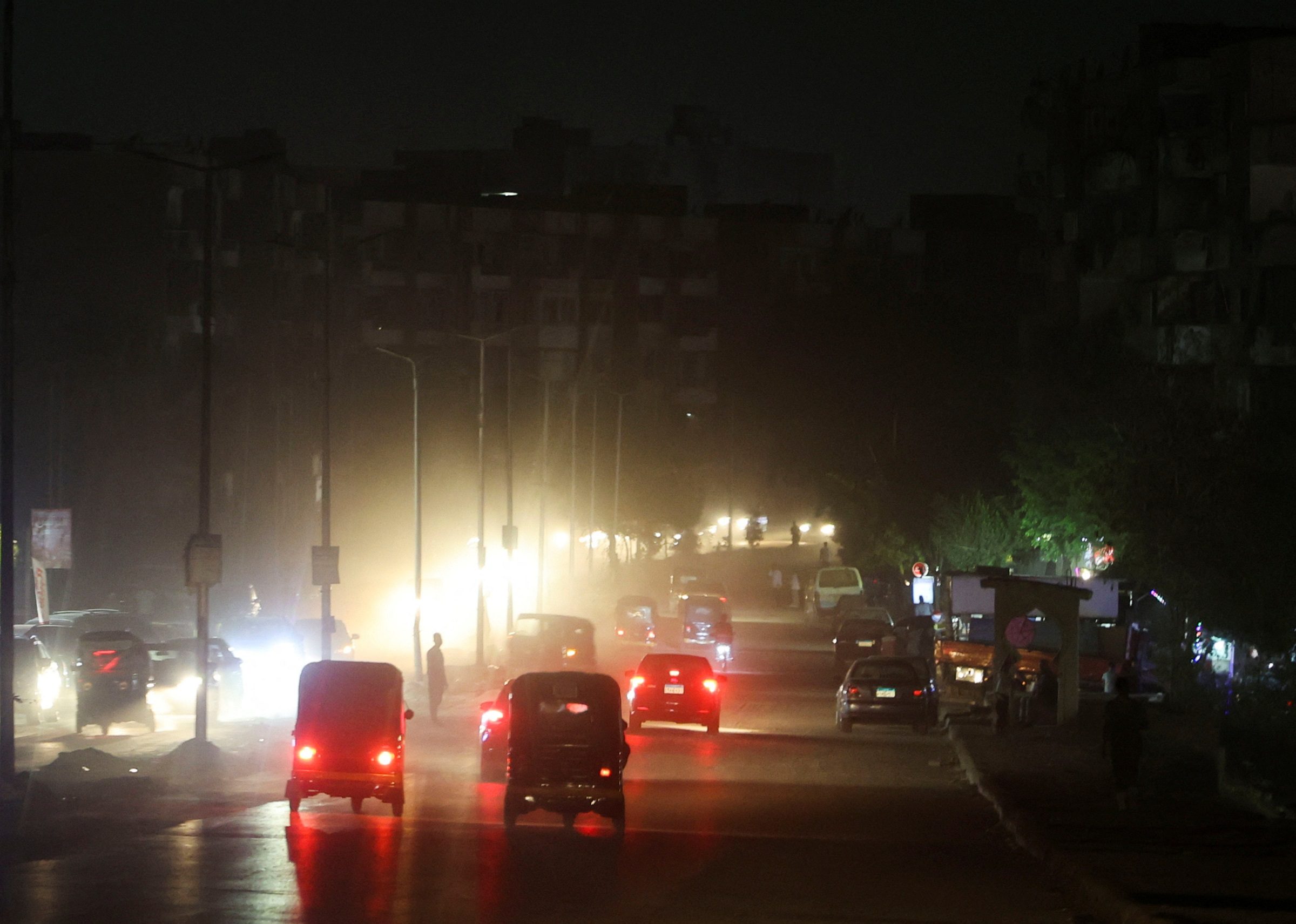 إغلاق المحلات التجارية قبل العاشرة والنصف القاهرة