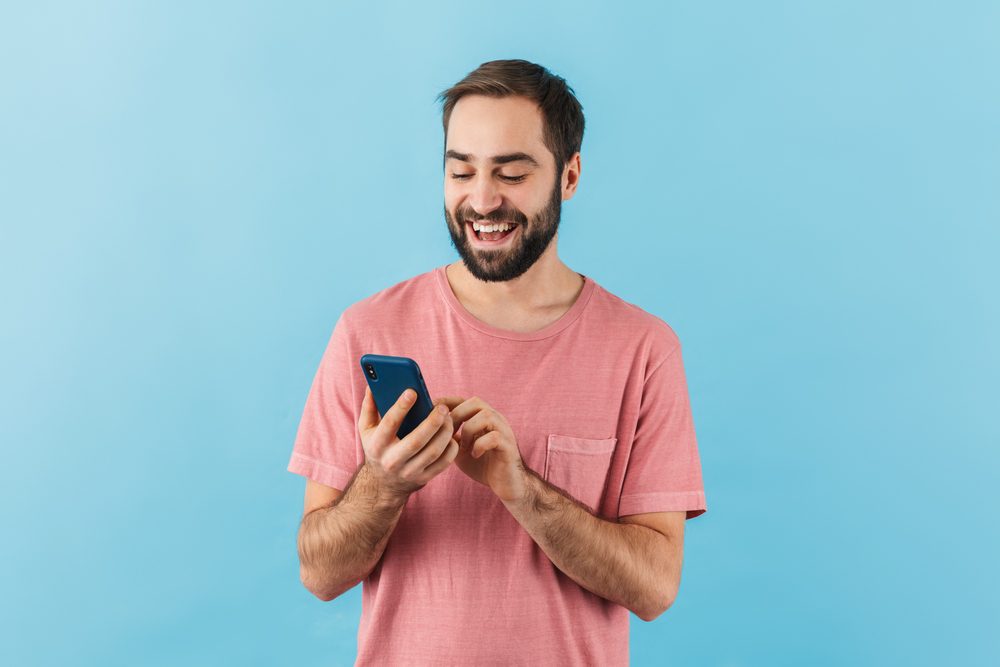 الشعور بالسعادة عند الإستفادة من هاتفك القديم- المصدر: shutterstock