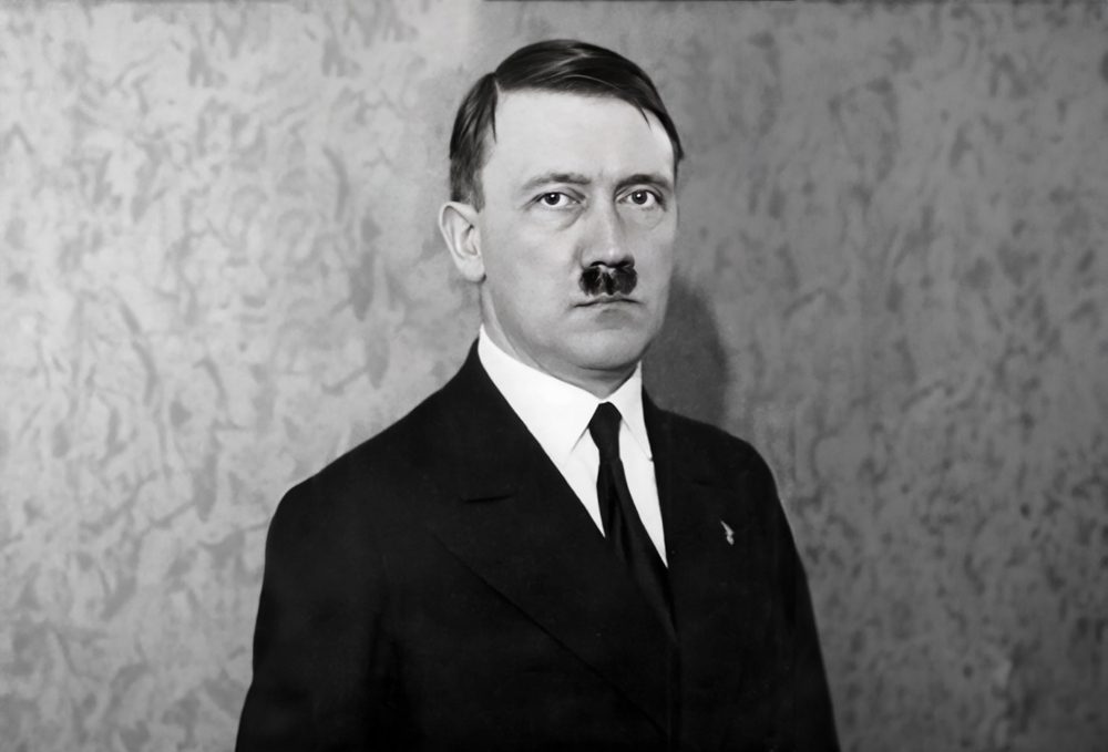الزعيم النازي الألماني أدولف هتلر