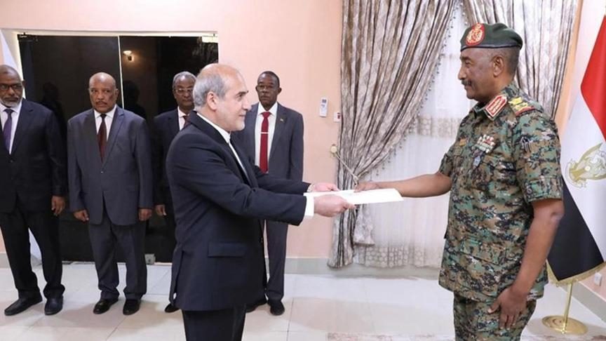 بعد قطيعة 8 سنوات.. البرهان يتسلم أوراق اعتماد سفير إيران لدى السودان