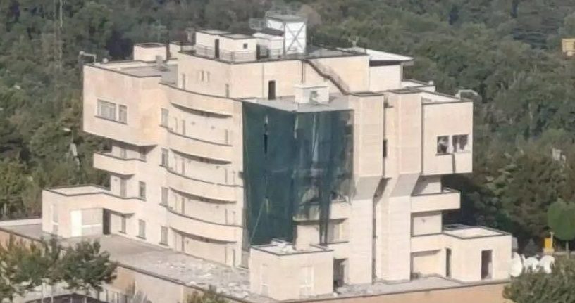 ميدل إيست آي عن شهود عيان: إسماعيل هنية اغتيل بقذيفة أطلقت على غرفته وليس بقنبلة مزروعة