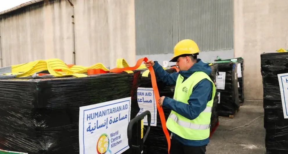 استشهاد فلسطيني يعمل مع “المطبخ المركزي العالمي” بقطاع غزة.. والمؤسسة الأمريكية تعلق: ننتظر التفاصيل