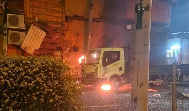 قتيل بانفجار عبوة ناسفة داخل شاحنة في تل أبيب.. شرطة الاحتلال والشاباك يحققان في الحادث