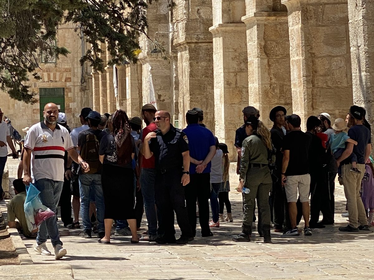 مستوطنون يقتحمون باحات المسجد الأقصى