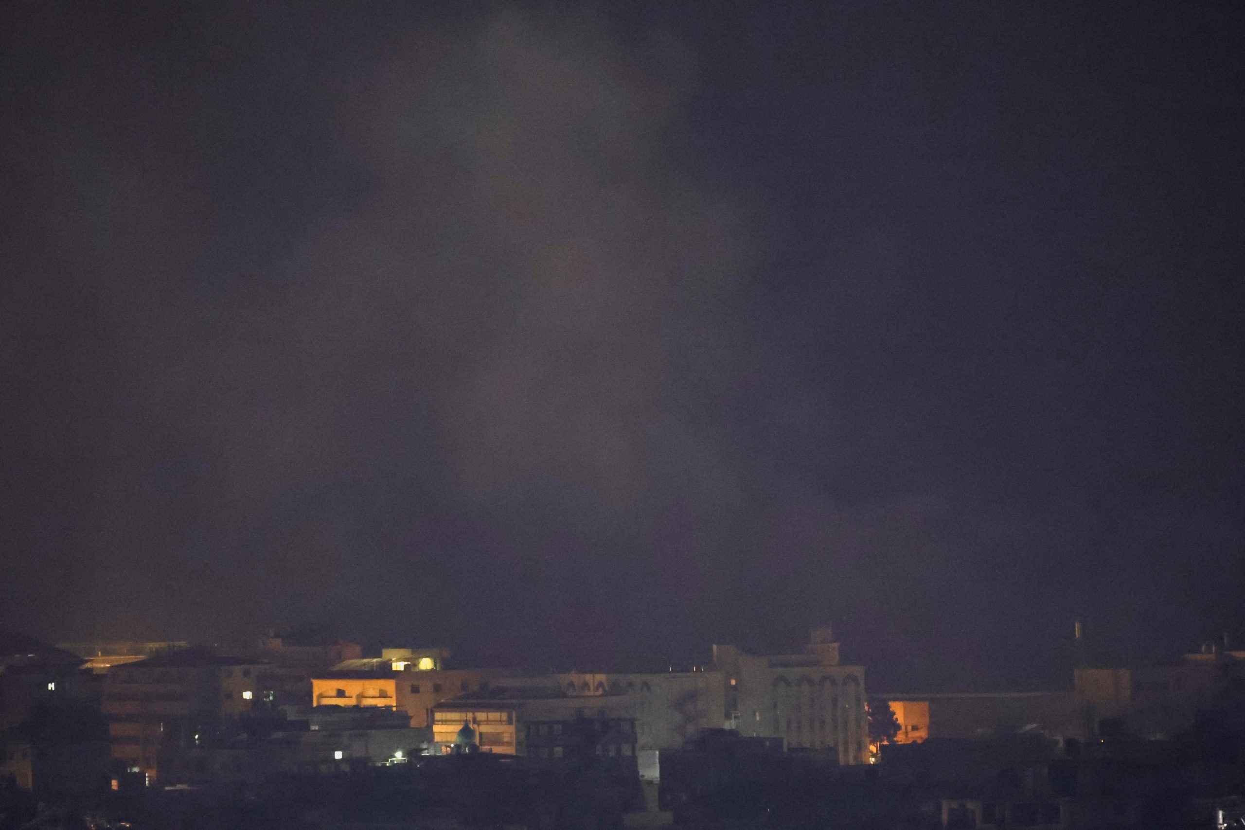 صفارات الإنذار تدوي في مستوطنات القدس وحرائق تشتعل.. الاحتلال يعلن سقوط صاروخ أطلق من لبنان  