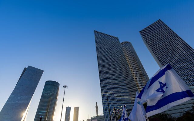 إسرائيل تتلقى ضربة في صناعة التكنولوجيا.. يديعوت أحرونوت: نصف الشركات ألغت استثماراتها منذ بداية حرب غزة 